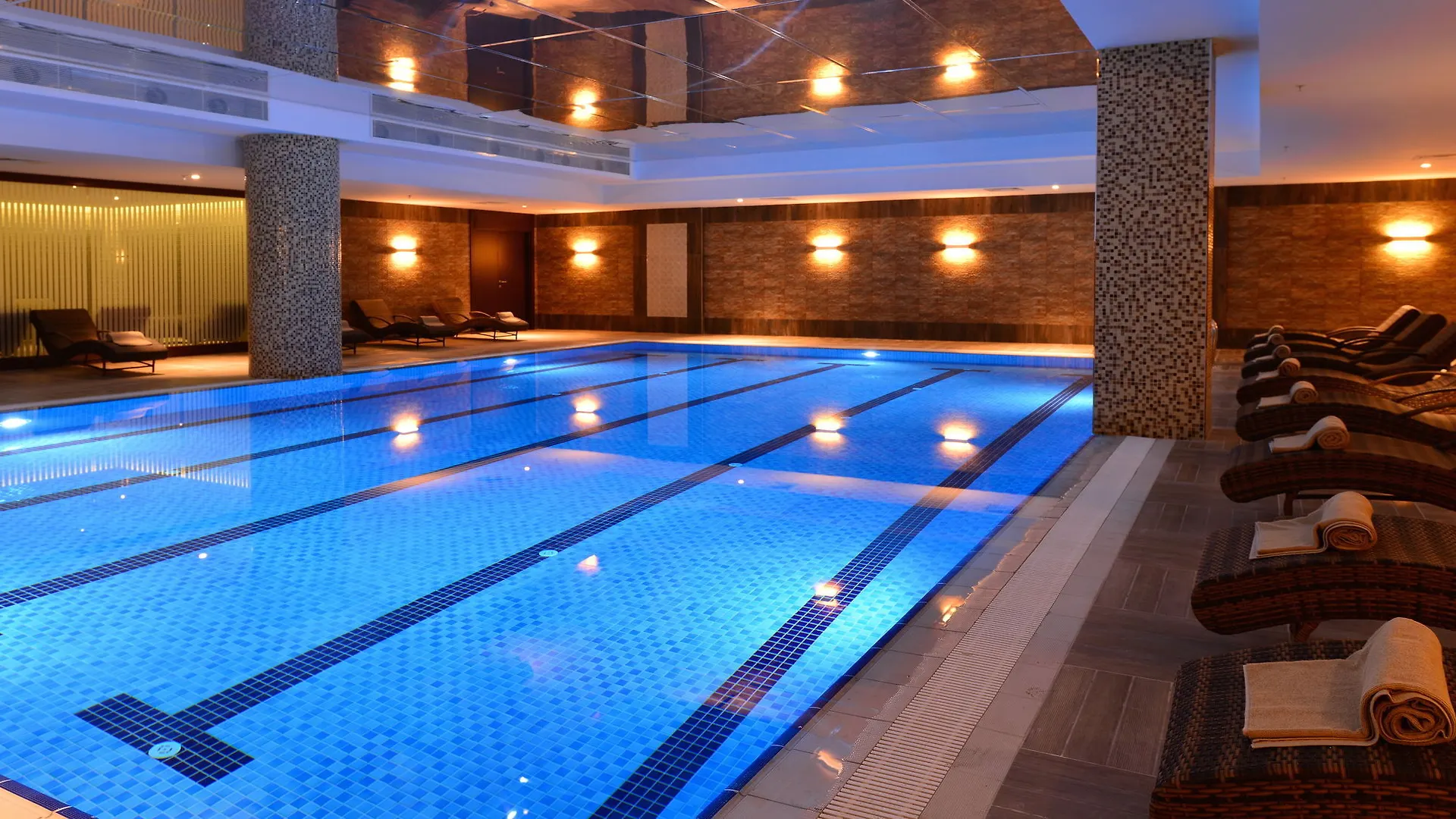 Clarion Hotel Istanbul Mahmutbey 5*,