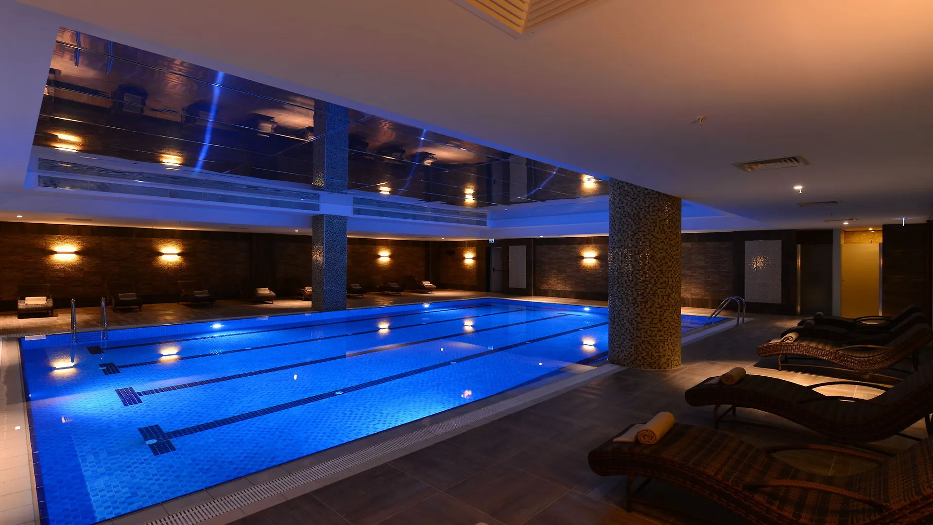 Clarion Hotel Istanbul Mahmutbey 5*,  Turquía